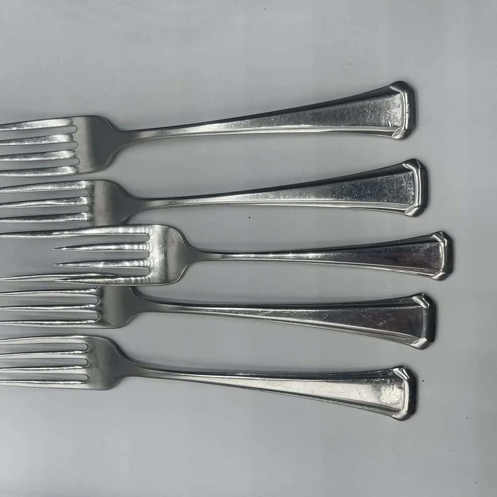 Set Of 4 SSS (+1 salad)By Oneida Maestro St Leger Stainless 7 1/4